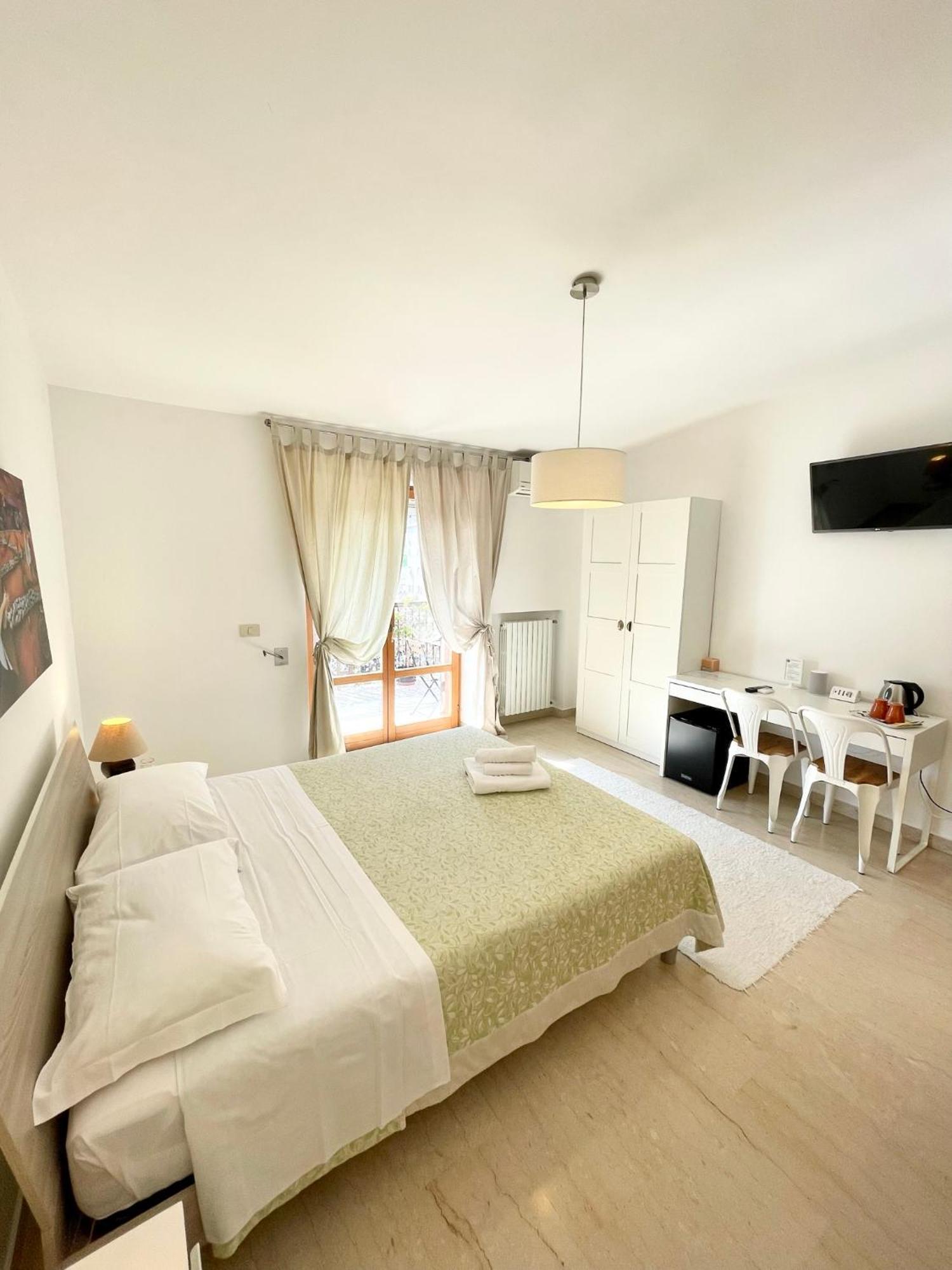 B&B Le Saline Taranto Exterior photo