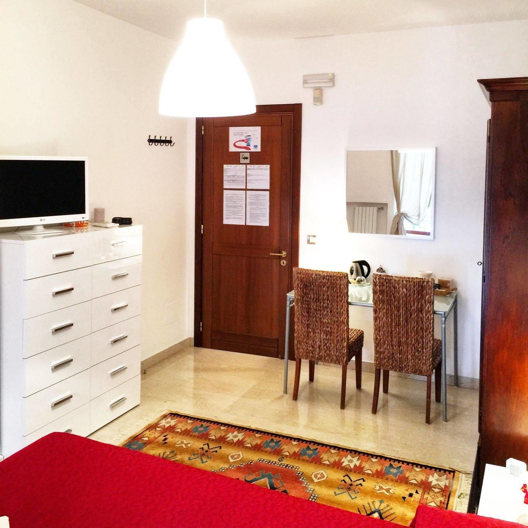 B&B Le Saline Taranto Exterior photo